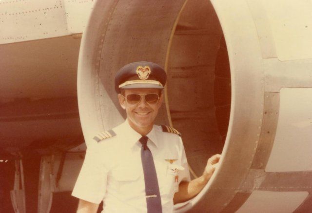 gh068garryhonourwithbigroundthingpomoct1983.jpg