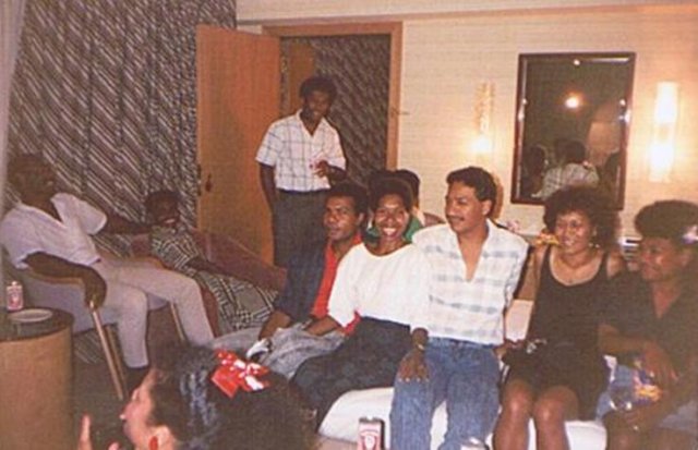 ls038cabincrewonbobslaterslastflight1987.jpg