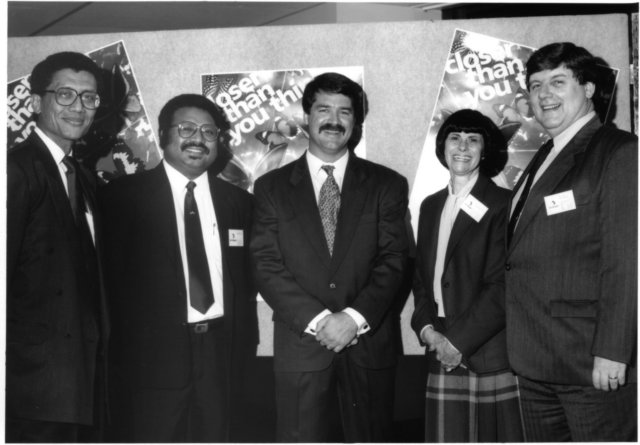 pr004brisbanepxstandattravelshowsimonfoohowardlaharinevillepngministerforcivilaviationbrendaoconnorpaulreidcirca1993.jpg