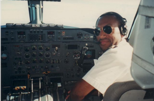 ps009dash8fo.jpg